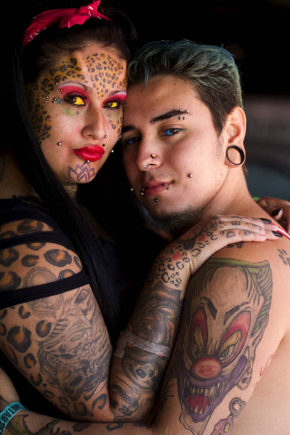 Ebony tattooed couple