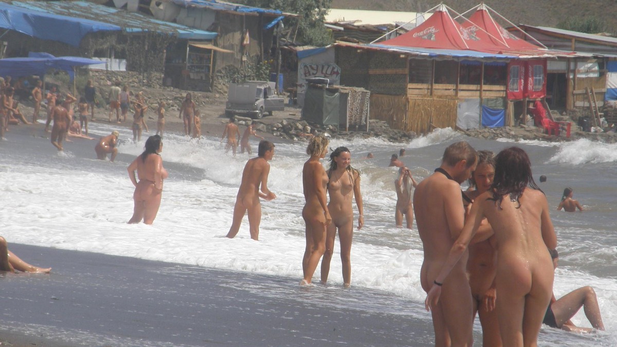Мастурбирует На Нудистском Пляже Видео - Нудизм И Натуризм