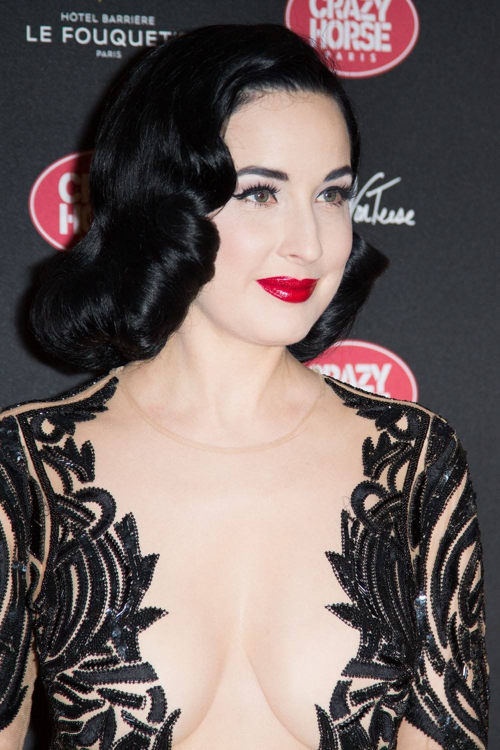 Дита фон Тиз (Dita Von Teese) в откровенном платье » ЯУстал - Источник  Хорошего Настроения