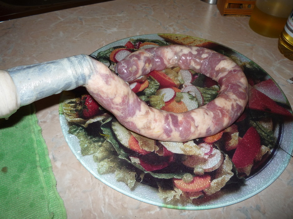 Домашняя вареная колбаса из свинины, говядины и языка