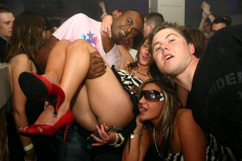 Afrikaner Taetowierte Upskirt Partysex