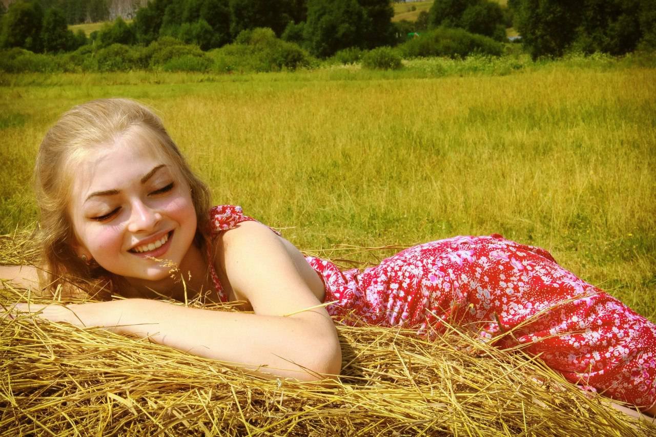 девушка в пуховом платке. девочка в пуховом платке. оренбургская красавица песня. оренбургская красавица песня. сёстры терентьевы вокал.