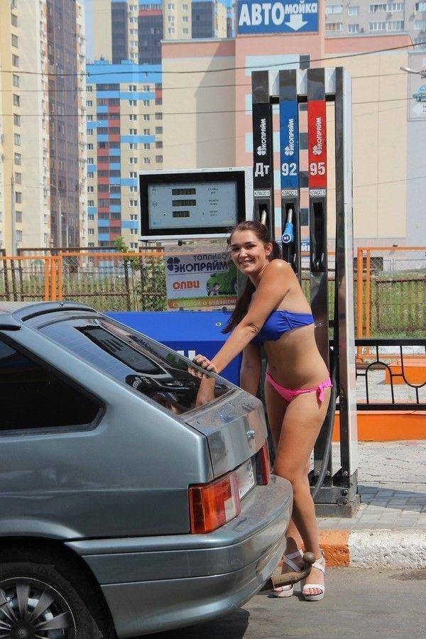 картинка 1469596910 bak topliva besplatno dlya avtolyubitelnic v bikini 9