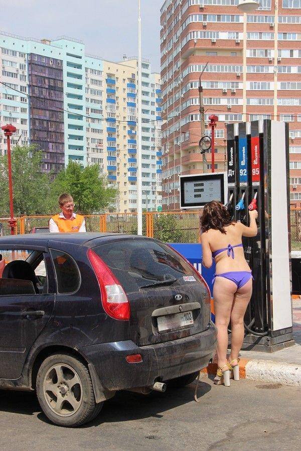 картинка 1469596958 bak topliva besplatno dlya avtolyubitelnic v bikini 15