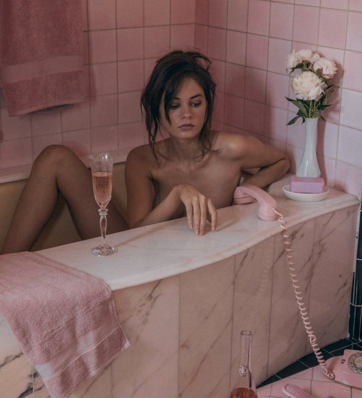 21-летняя латвийская модель Беата Мушка (Beate Muska) в ванн