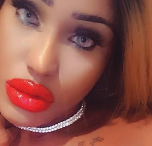 мать двоих детей потратила $13 000, чтобы походить на секс-куклу