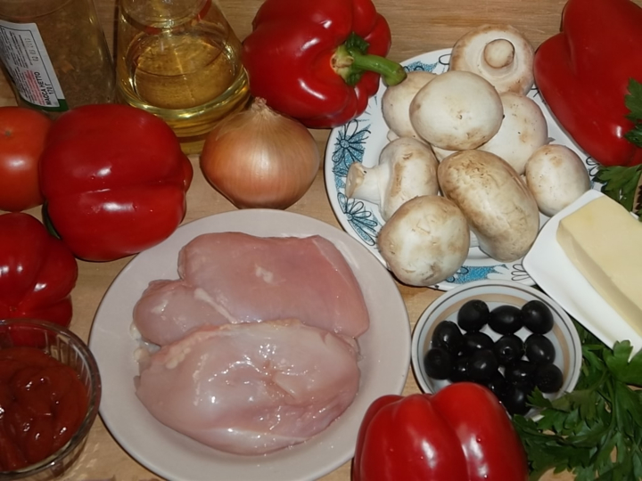Сногсшибательное блюдо — Сладкий перец, фаршированный куриным филе с грибами и беконом