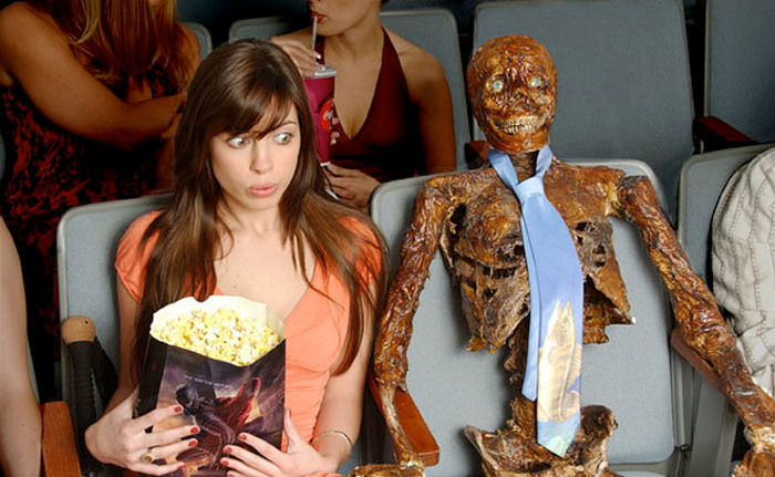 Girls and Corpses: эротический журнал для фанатов зомби