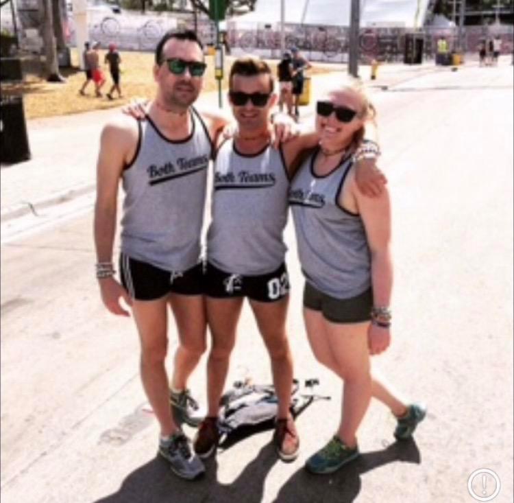 Трио из двух геев и бисексуалки хотят усыновить детей