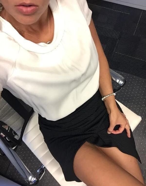 картинка 1551409805 devushki kotorym skuchno na rabote 3