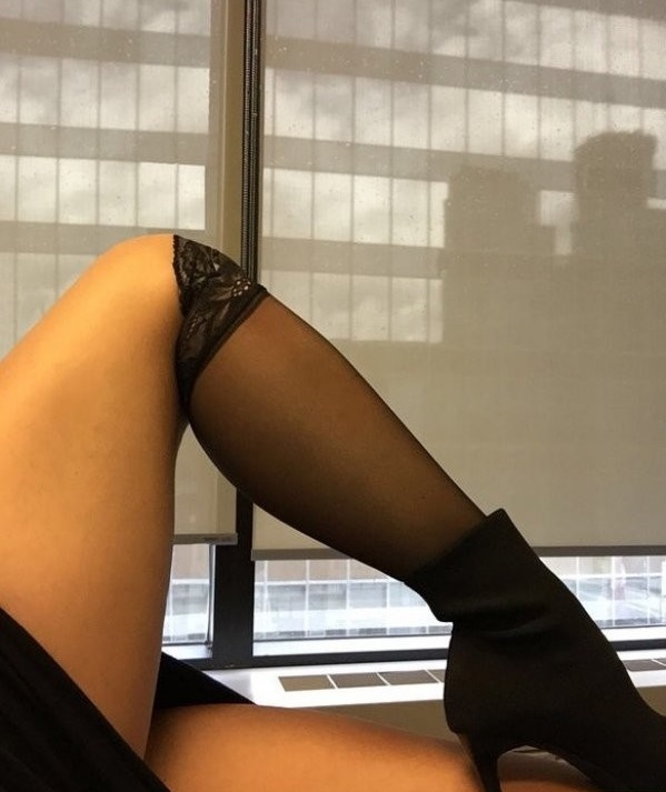 картинка 1551409817 devushki kotorym skuchno na rabote 21