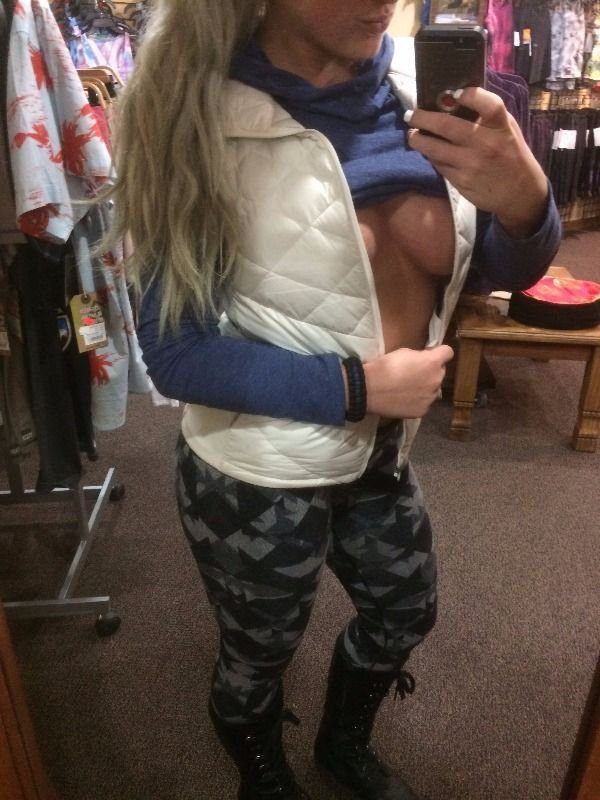 картинка 1551409825 devushki kotorym skuchno na rabote 36