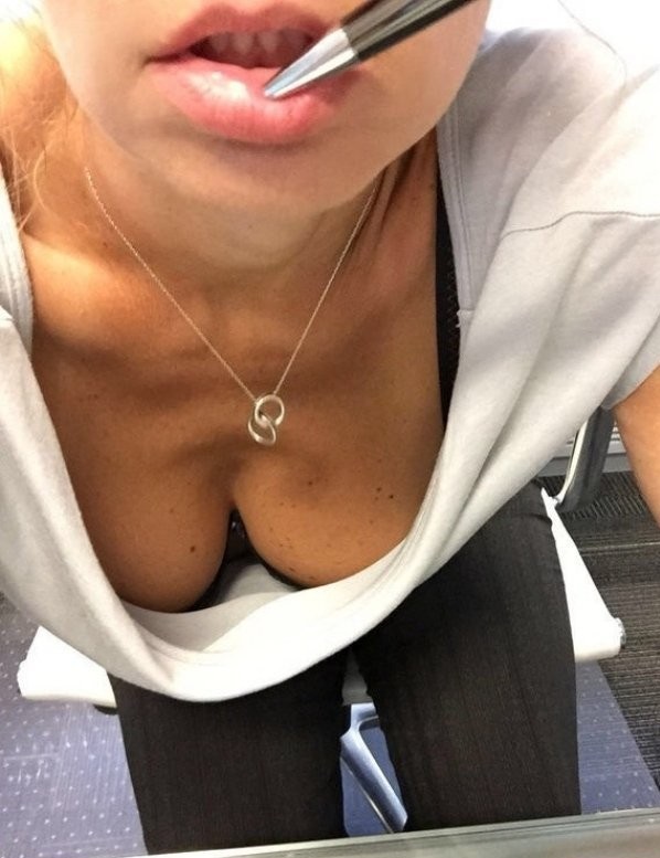 картинка 1551409861 devushki kotorym skuchno na rabote 20