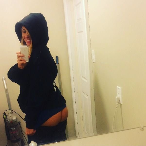 картинка 1551409880 devushki kotorym skuchno na rabote 28