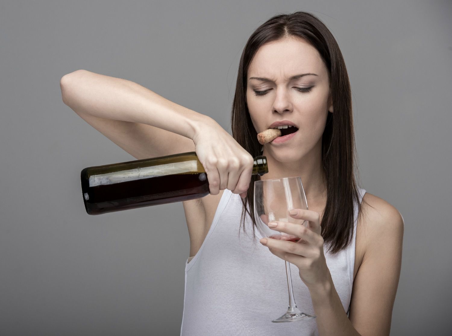 Почему женщина выпивает