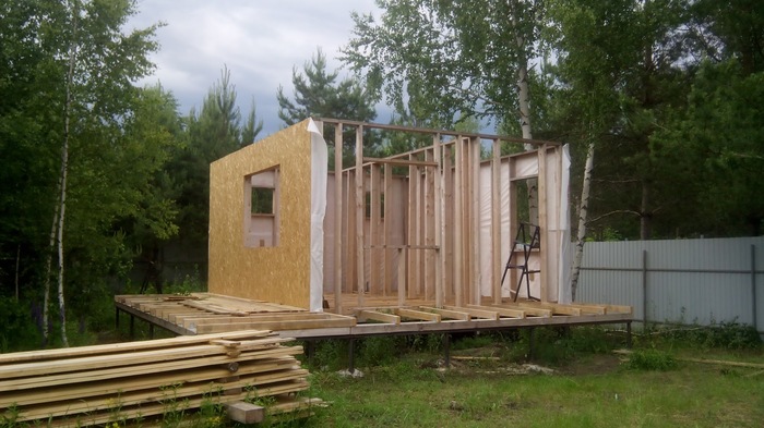 Недорогой дачный домик, из чего лучше построить: дерево или газобетон?