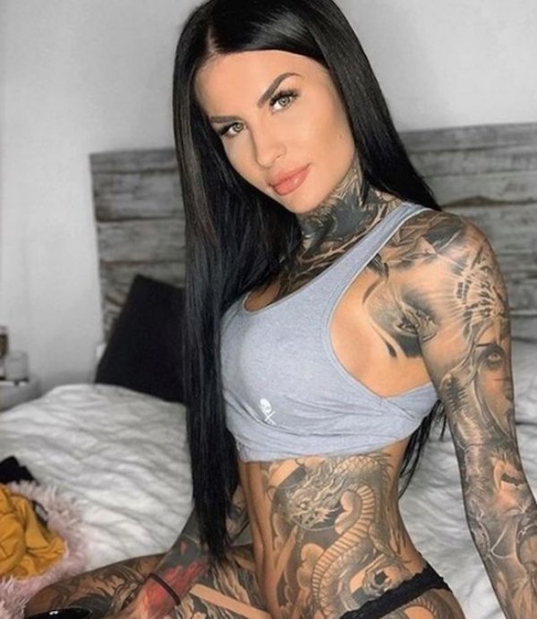 Порно фото девушки с татуировками