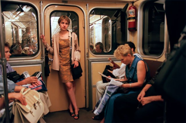 Удивительные снимки русских девушек 1990-х годов С миру по нитке
