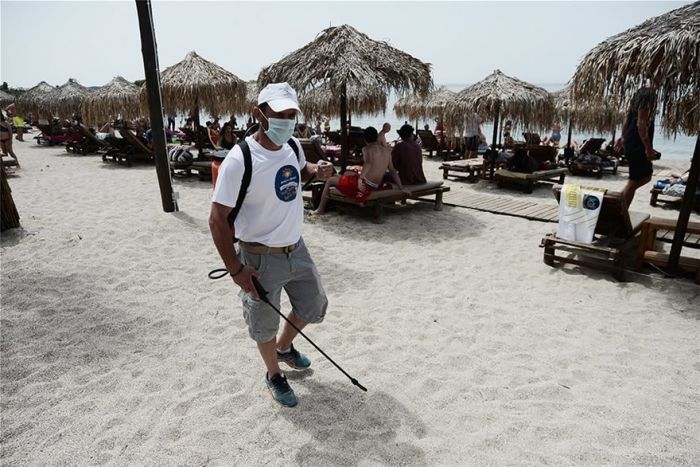 В Греции +40, власти открыли пляжи, и к морю сразу рванули тысячи человек С миру по нитке