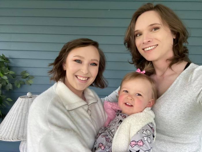 Молодой отец потратила  000, чтобы стать трансгендерной женщиной С миру по нитке