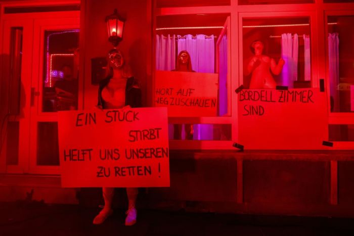 Немецкие проститутки требуют открытия борделей С миру по нитке