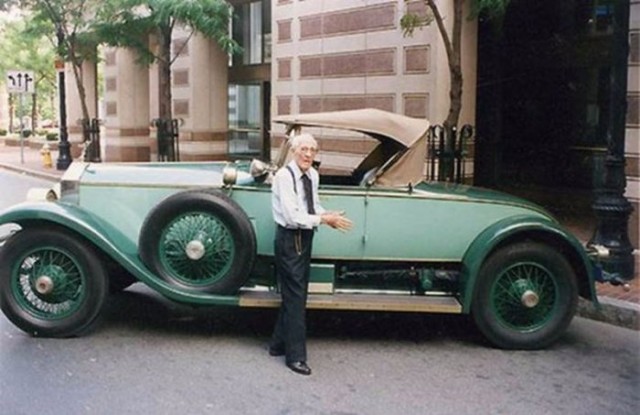 78 лет этот мужчина ездил на одном и том же автомобиле. Авто/Мото