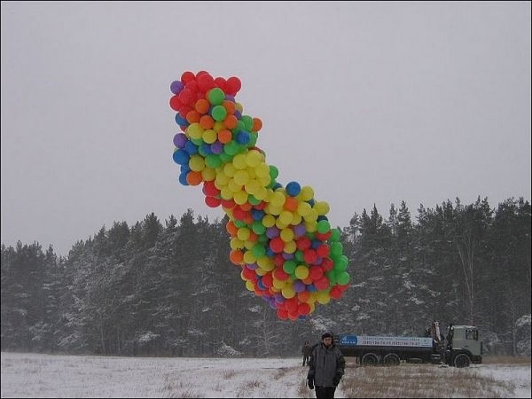 Сколько нужно воздушных шариков, чтобы поднять человека С миру по нитке