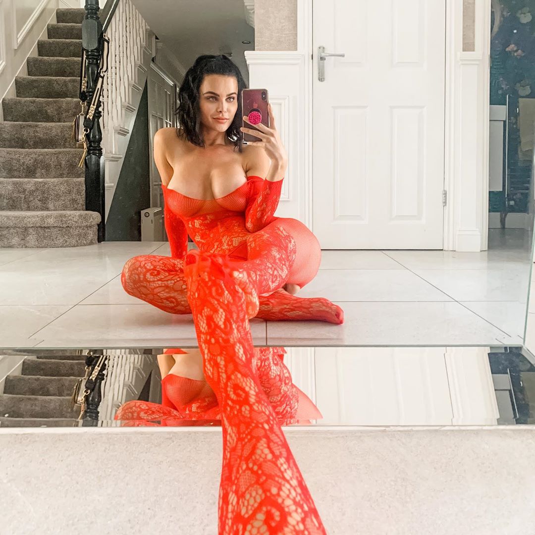 33-летняя британская гламурная модель Эмма Гловер (Emma Glover) на снимках  из Instagram