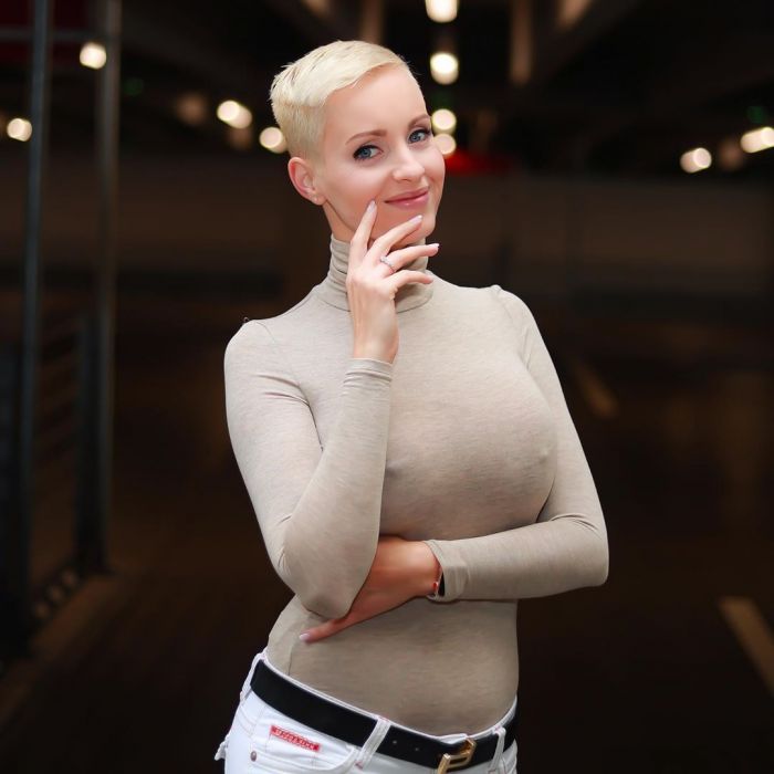 36-летняя немецкая модель, актриса, звезда реалити-шоу и певица Анике Экина  на фото в Instagram Много девушек (+18)