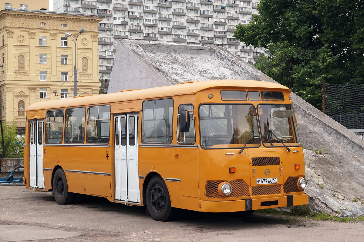 Автобусы ссср. ЛИАЗ 677. ЛИАЗ-677 автобус. ЛИАЗ 677 Луноход. ЛИАЗ 677 Ликинский.