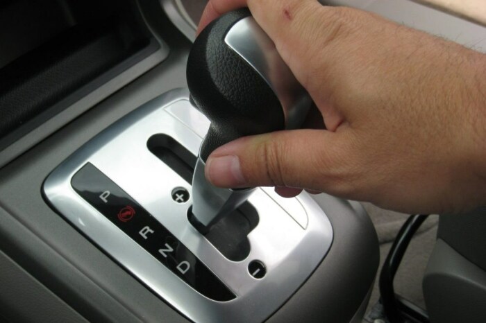 Привычки водителей, которые губят автоматическую коробку передач Авто/Мото