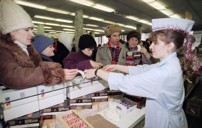 30 лет назад компания Mars начала продавать шоколадные батончики в СССР С миру по нитке