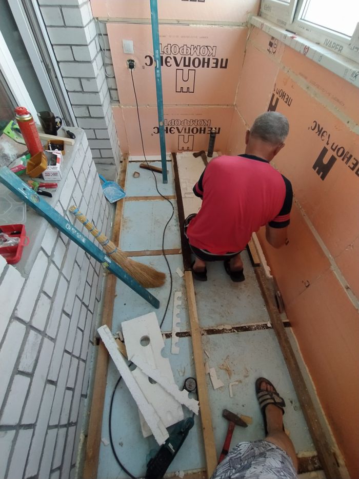 Отделка ламинатом и утепление балкона своими руками Отделка ламинатом и утепление балкона своими руками Как это сделано