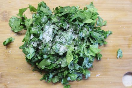 Фаршированное сало с чесноком, зеленью и аджикой рецепт с фото пошагово