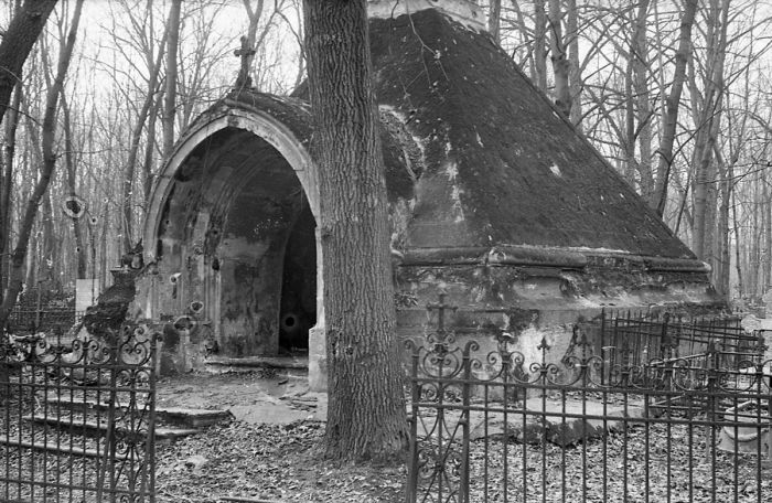 Призрачное кладбище – портал в другой мир С миру по нитке