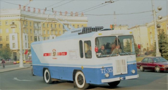 Зачем в СССР на крышу троллейбусов ставили верх других машин Авто/Мото