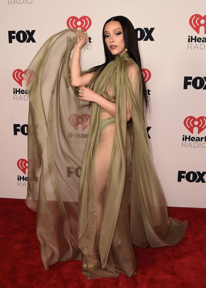 25-летняя американская рэпер, певица, автор и продюсер Доджа Кэт на iHeartRadio Music Awards 25-летняя американская рэпер, певица, автор и продюсер Доджа Кэт на iHeartRadio Music Awards Много девушек (+18)