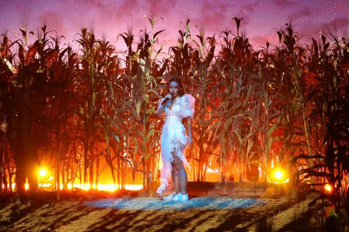 25-летняя американская рэпер, певица, автор и продюсер Доджа Кэт на iHeartRadio Music Awards 25-летняя американская рэпер, певица, автор и продюсер Доджа Кэт на iHeartRadio Music Awards Много девушек (+18)