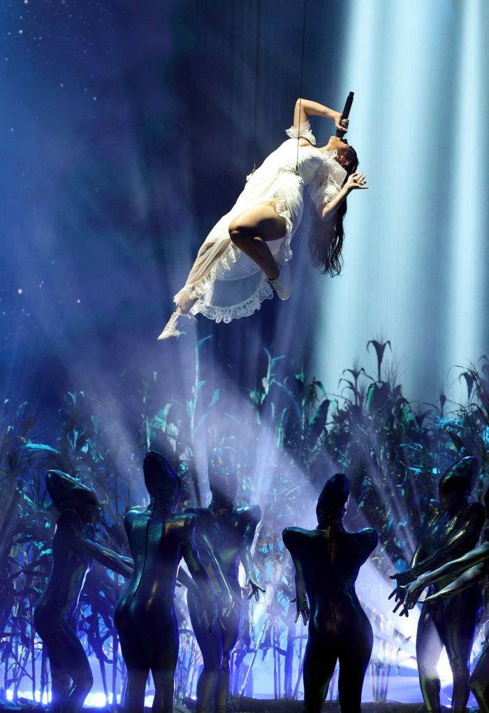 25-летняя американская рэпер, певица, автор и продюсер Доджа Кэт на iHeartRadio Music Awards 25-летняя американская рэпер, певица, автор и продюсер Доджа Кэт на iHeartRadio Music Awards Много девушек (+18)