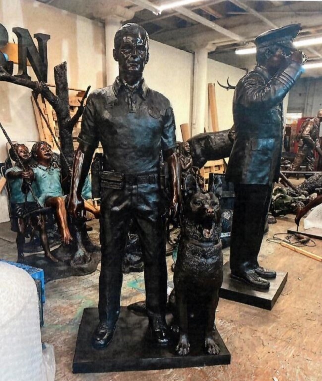 Шериф из Флориды потратил 75 тысяч долларов из бюджета на статую себя-любимого в полный рост С миру по нитке