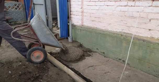 Как отремонтировать старую бетонную отмостку Как это сделано