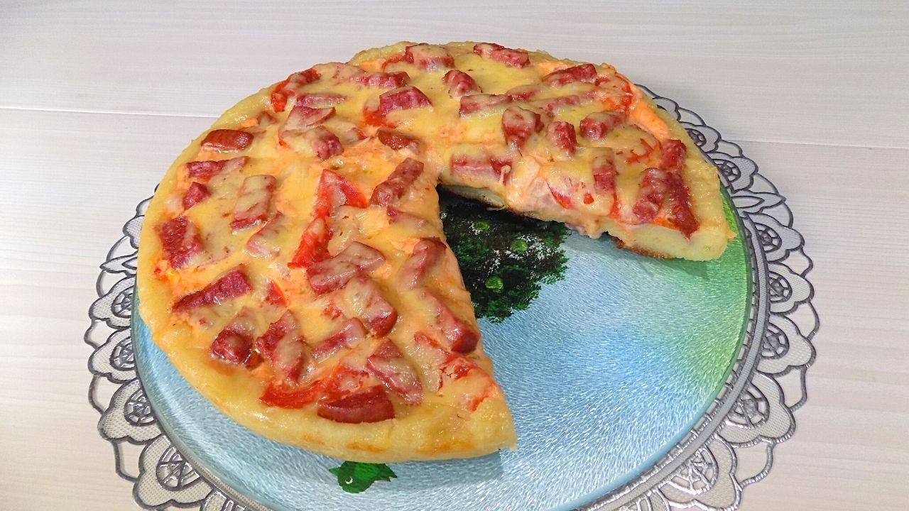 Заливной пирог с помидорами и сыром