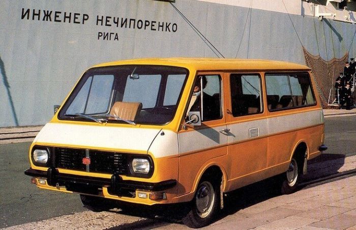 Что случилось с самым популярным микроавтобусом СССР Авто/Мото