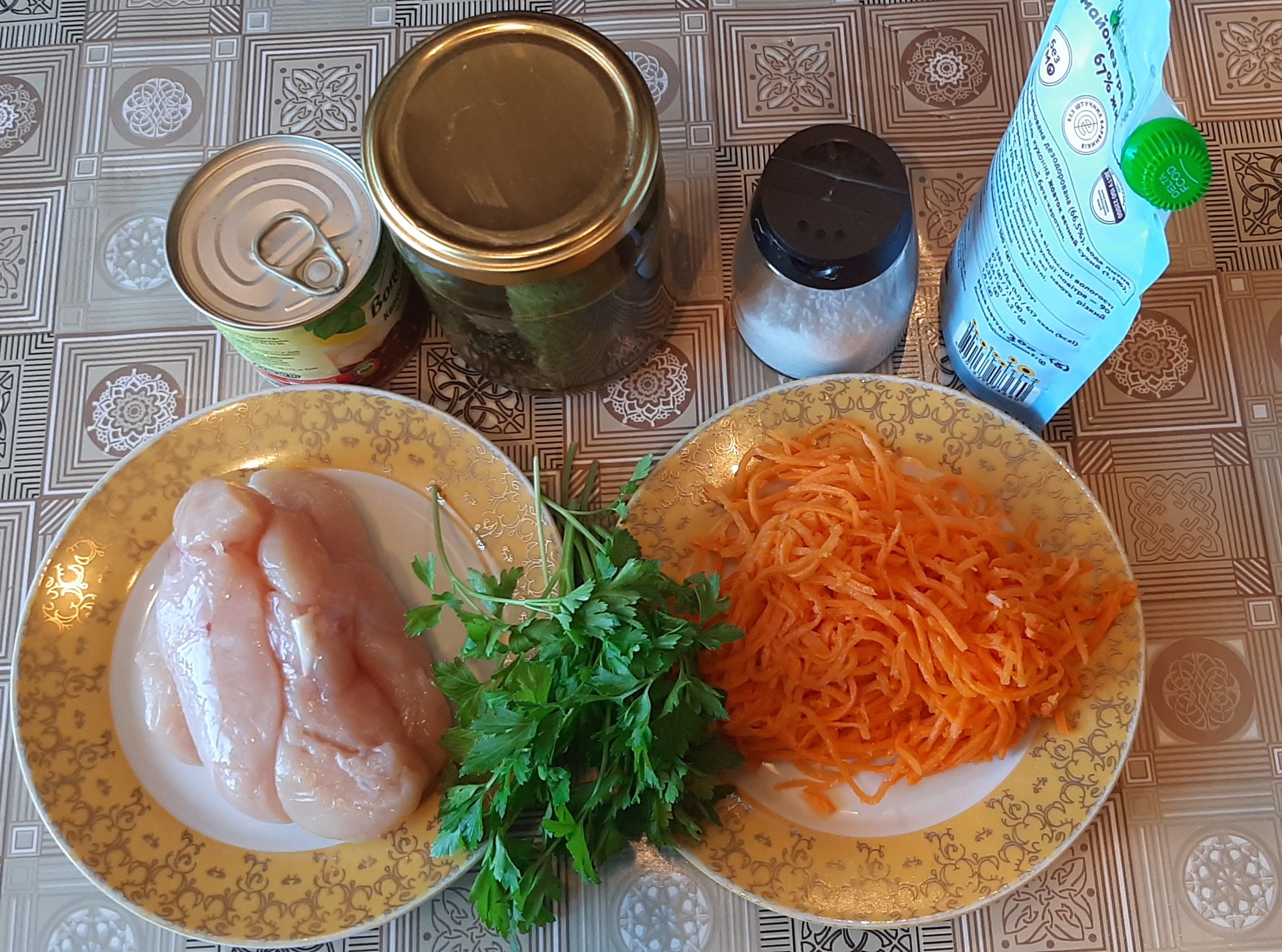 Салат с фасолью и копченой колбасой — рецепты на любой вкус