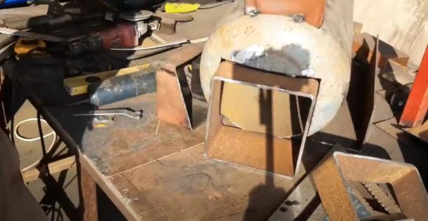Как сделать дровяную печь-паровозик из газового баллона Как это сделано