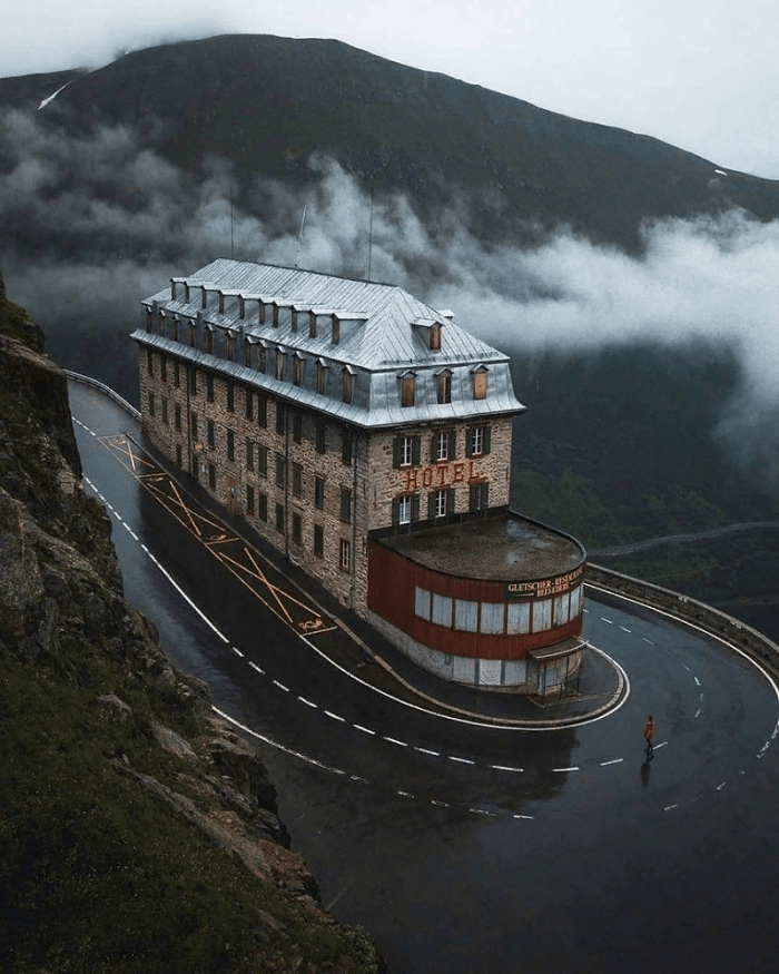 Почему закрылся известный отель Belvédère в Швейцарии С миру по нитке