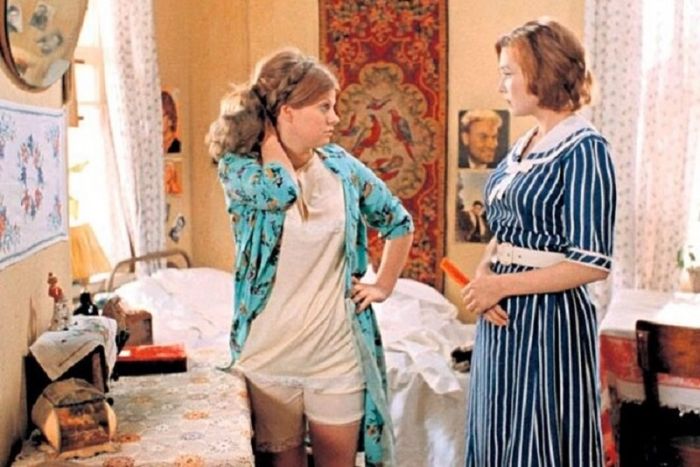 Для чего женщины в СССР носили комбинации Для чего женщины в СССР носили комбинации С миру по нитке