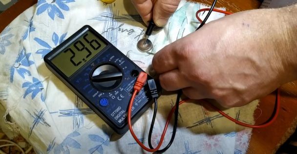 Как заменить батарейку в сварочной маске «хамелеон» Как это сделано