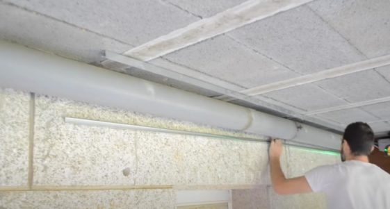 Как сделать потолок ровным: варианты отделки