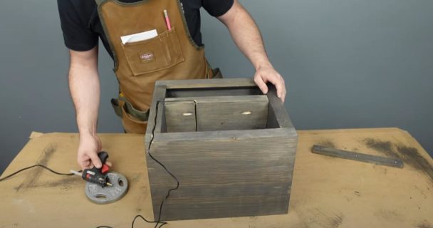 Прикроватная тумбочка с беспроводной зарядкой Как это сделано